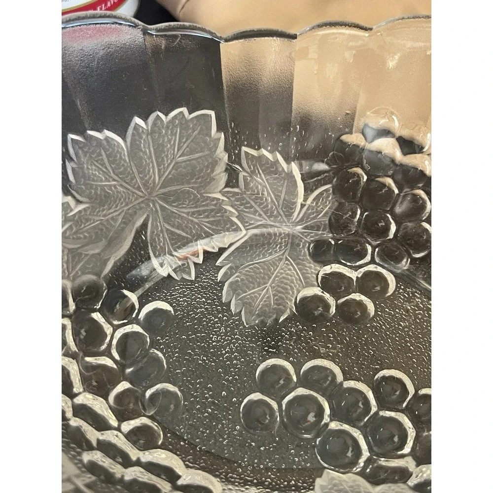 FROSTED GLASS GRAPES AND LEAVES OVAL FRUIT BOWL 10.5x8x4.5‎ (748)